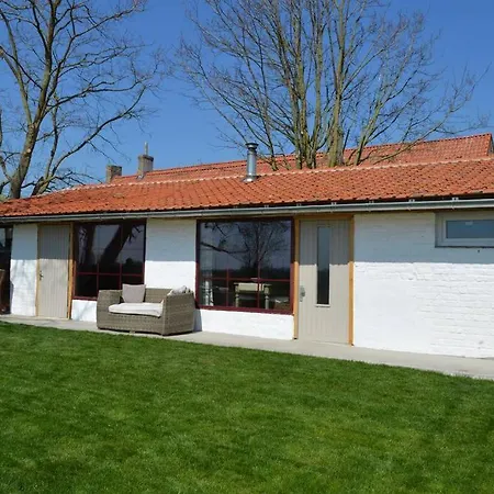 Korentil . Cosy House With Private Garden Σπίτι διακοπών