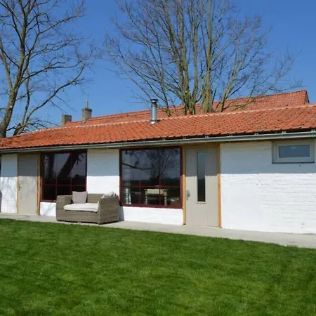 Korentil . Cosy House With Private Garden Σπίτι διακοπών *