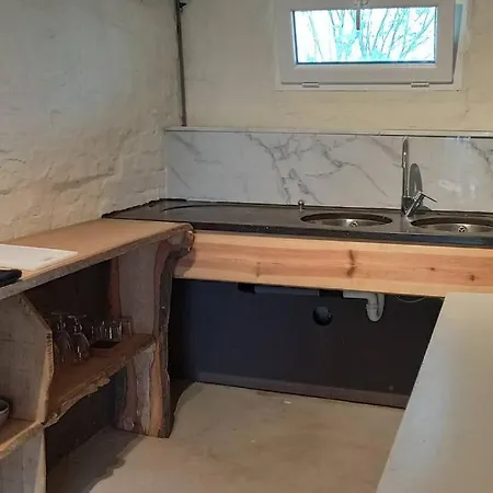 Korentil . Cosy House With Private Garden Σπίτι διακοπών